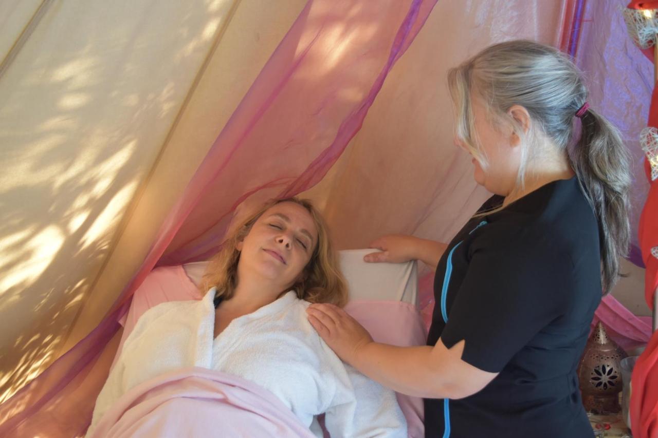 ホテル Stamford Meadows Glamping With Private Hot Tubs エクステリア 写真