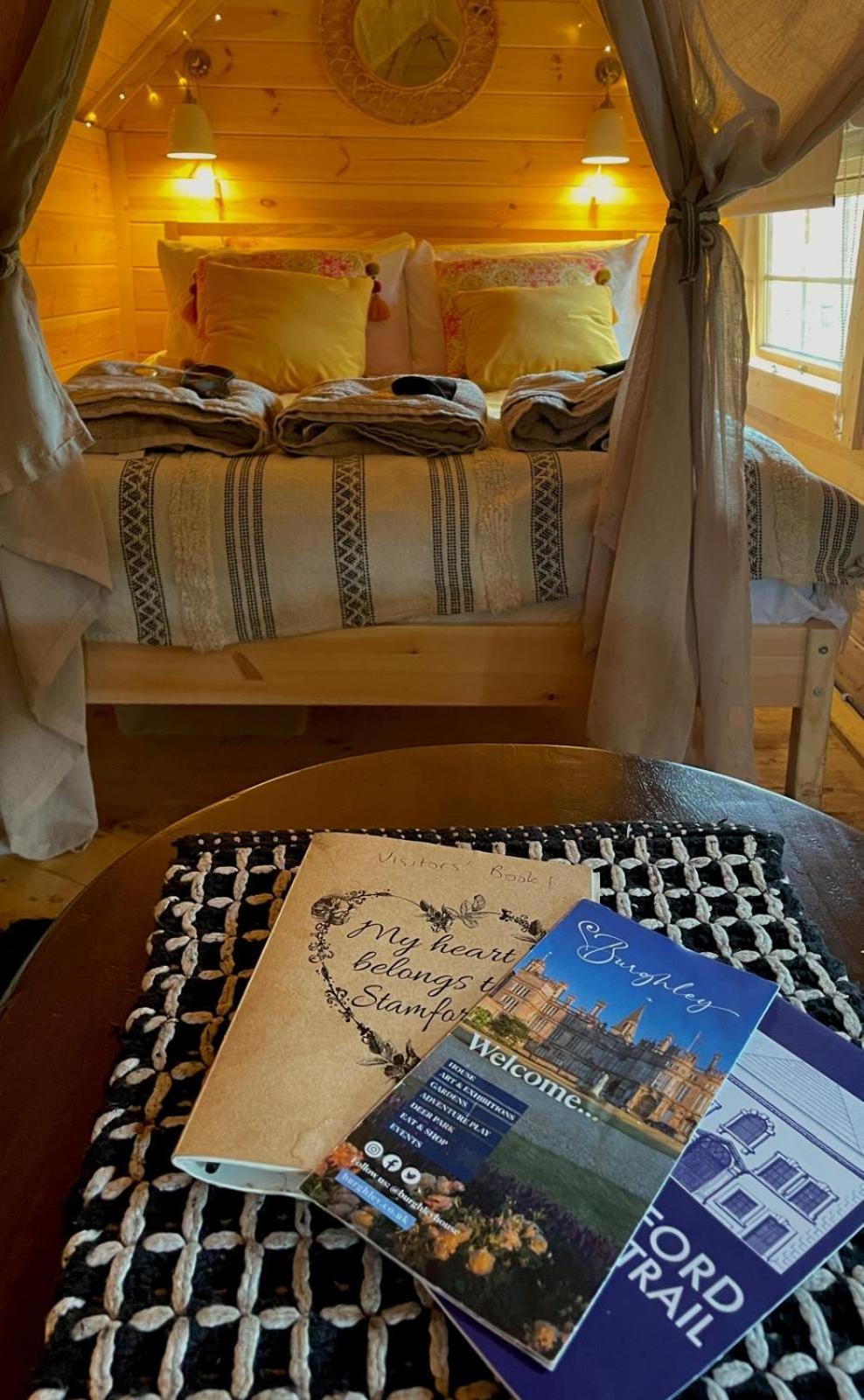 ホテル Stamford Meadows Glamping With Private Hot Tubs エクステリア 写真